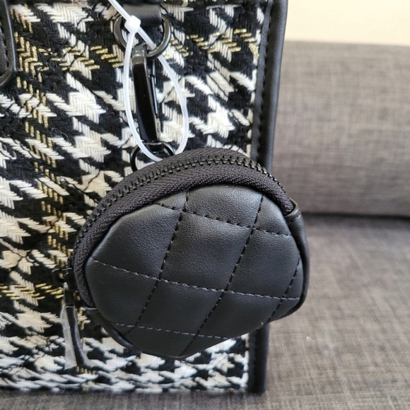 🔹️Betsey Johnson🔹️ Tweed Houndstooth Tote Handbag ✨️🖤 - Picture 4 of 6